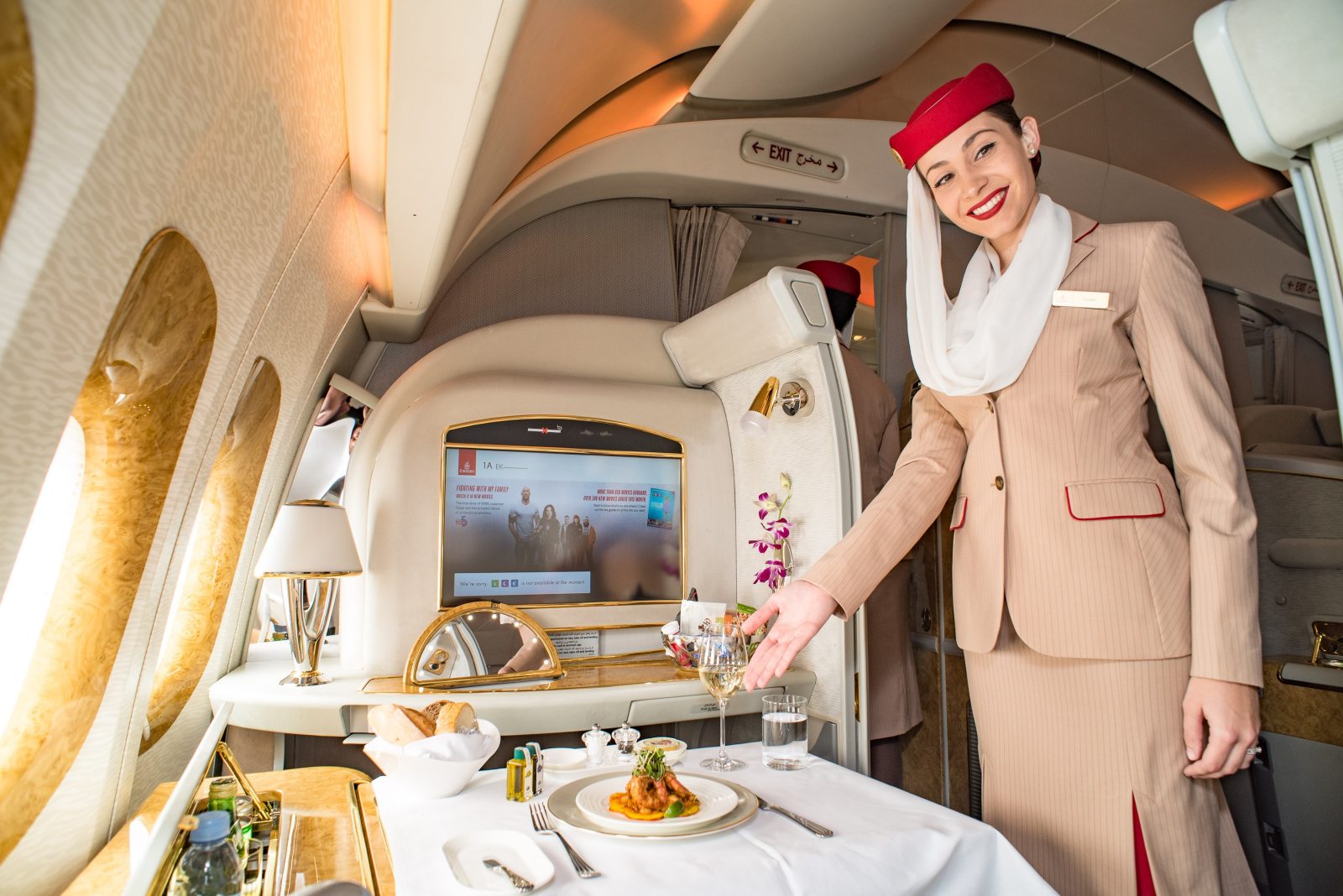 emirates cabin crew